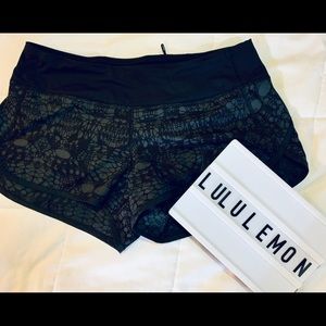 Black Lululemon A6 Short • Size 6